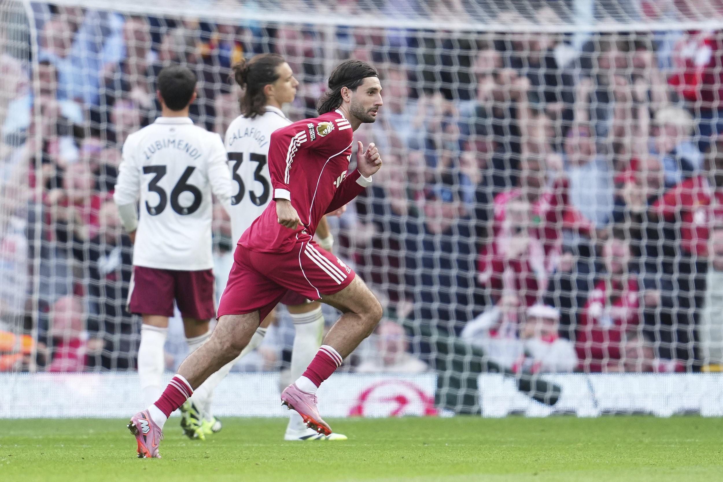 AG体育-强强对话击败阿森纳，本赛季英超仅剩利物浦保持全胜